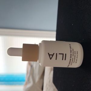 ILIA Super Serum Skin Tint in the shade Sombrio